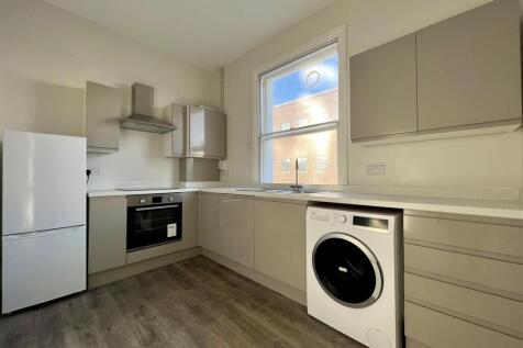 Kitchen 2.jpg