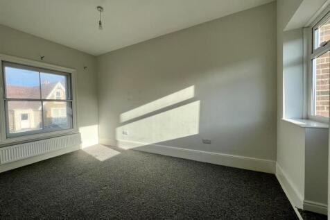 Bed 2.jpg