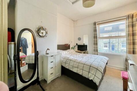 bedroom2.jpg