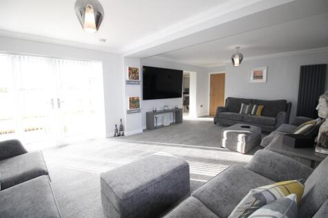 Family Room1.JPG