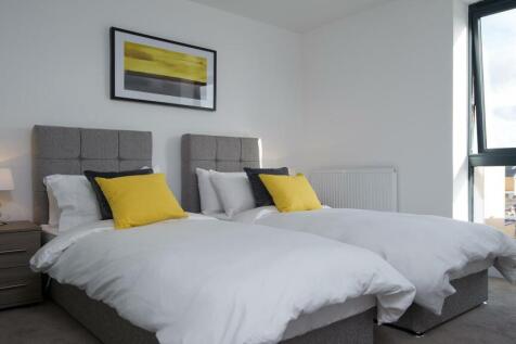 Tailored Stays De Havilland House Split beds servi