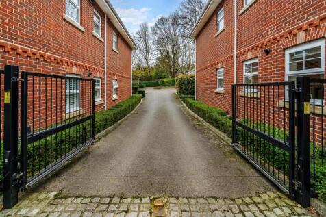 BISHOPS HOUSE, FLAT (2).jpg