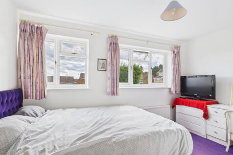 CAM01354G0-PR0548-STILL018