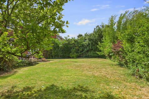 CAM01354G0-PR0548-STILL010