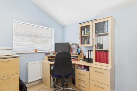 CAM01354G0-PR0547-STILL008