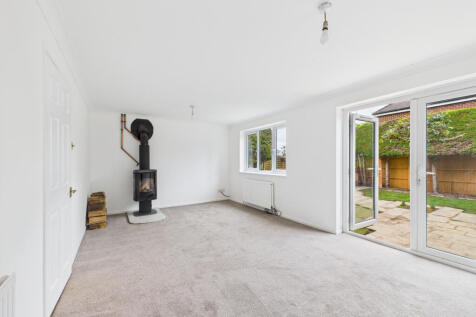 CAM02909G0-PR0499-STILL008