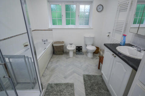 Master Bedroom En...