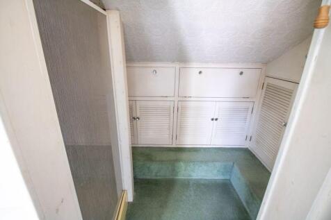Family Bathroom (Upper Floor)