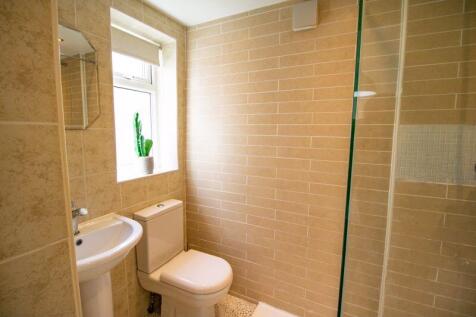 Family bathroom (Ground Floor)