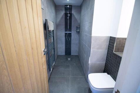 Family bathroom (Ground Floor)