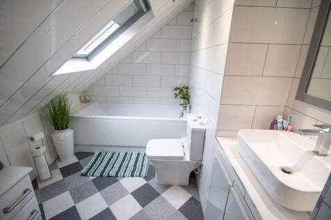 En-suite to the Master bedroom