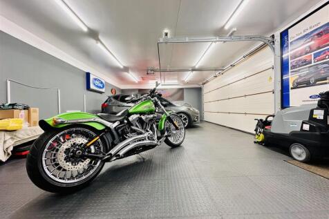 Garage/Outbuilding