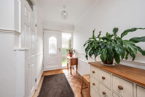 7 Squirrell Close...