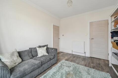 Reception/Bedroom 4