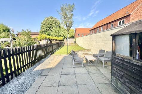 Split garden- patio and lawn