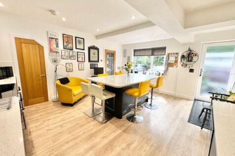 Kitchen diner view 4