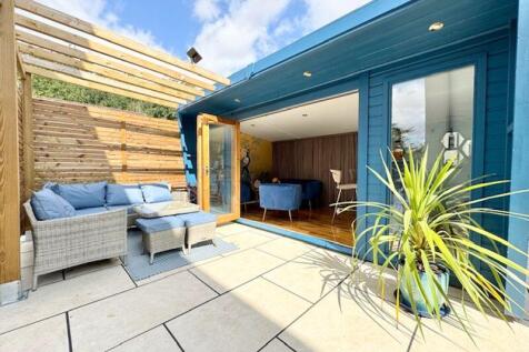 Entertaining area with bi-folds open
