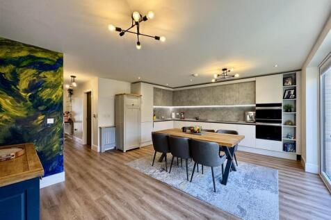 OPEN PLAN KITCHEN DINER