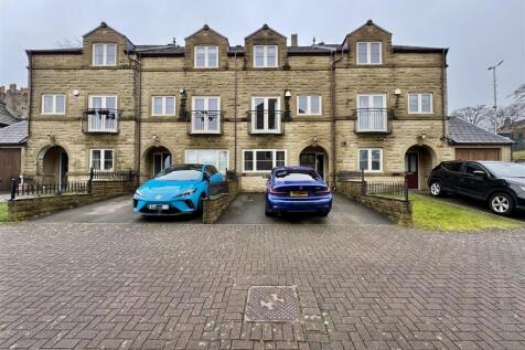 EXTERNAL FRONT AND DRIVEWAY