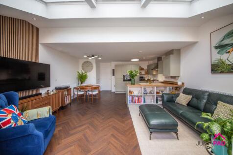 Kitchen/Dining/Family room