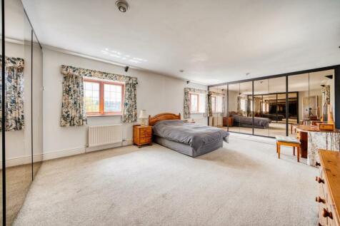 11 - Bedroom 1.jpeg