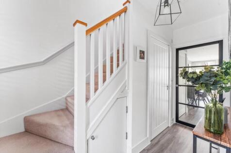 8 Pippin Close Claverham BS49 4GF 16.jpg