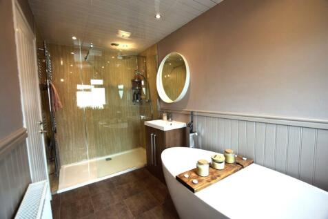 BATHROOM (1).JPG