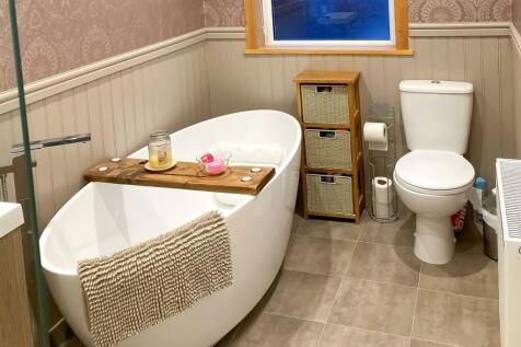 BATHROOM-2.jpg