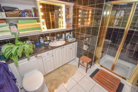 EN-SUITE SHOWER ROOM-2.jpg