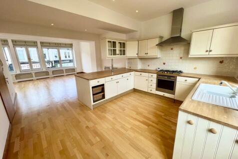 Open Plan Kitchen / Dining / Living Room