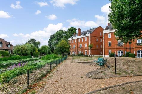 Communal Gardens &amp; River Mole