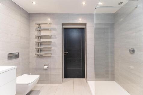 MASTER EN-SUITE