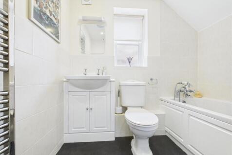 GUEST CLOAKROOM (WITH SHOWER)