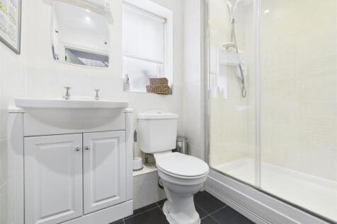 GUEST CLOAKROOM (WITH SHOWER)