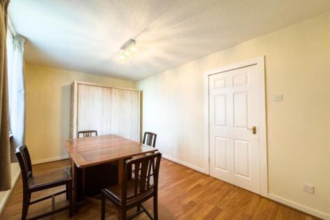 Bedroom/Dining room