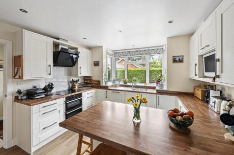 7 Harford Manor Close-32.jpg