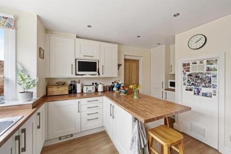 7 Harford Manor Close-33.jpg