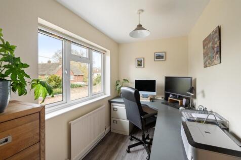 7 Harford Manor Close-16.jpg