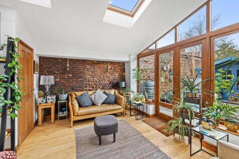 4 Bartholomews Close - 013.JPG