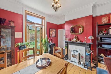 4 Bartholomews Close - 027.JPG