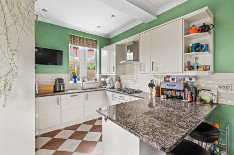 4 Bartholomews Close - 017.JPG