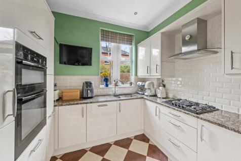 4 Bartholomews Close - 018.JPG