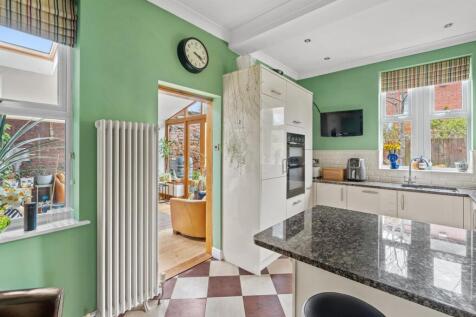 4 Bartholomews Close - 016.JPG