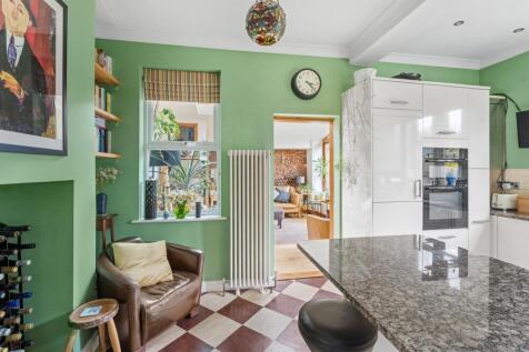 4 Bartholomews Close - 020.JPG