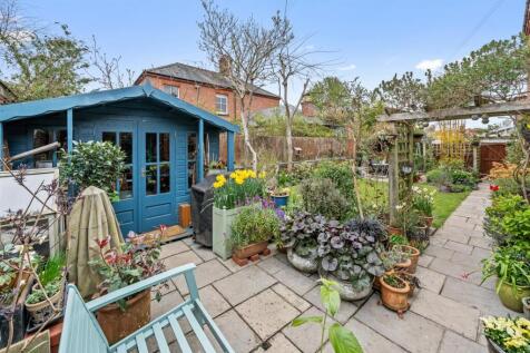 4 Bartholomews Close - 010.JPG