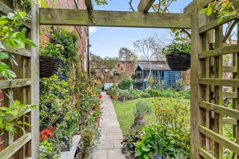 4 Bartholomews Close - 006.JPG