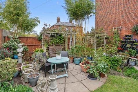 4 Bartholomews Close - 007.JPG