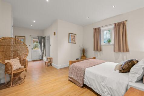 Little Silver Nugget Bedroom.