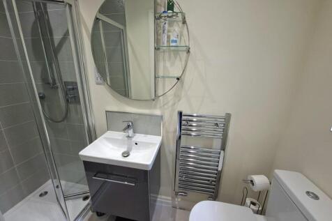 ENSUITE TO BEDROOM ONE