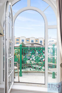 Trafalgar Gate, 8...